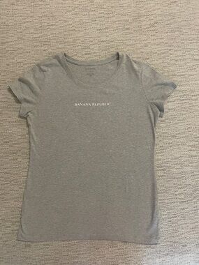 Banana Republic Light Gray Short Sleeve Logo Tee
